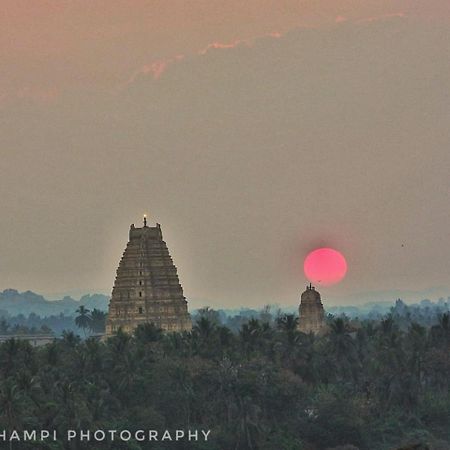 Thilak Home Stay Hampi Extérieur photo