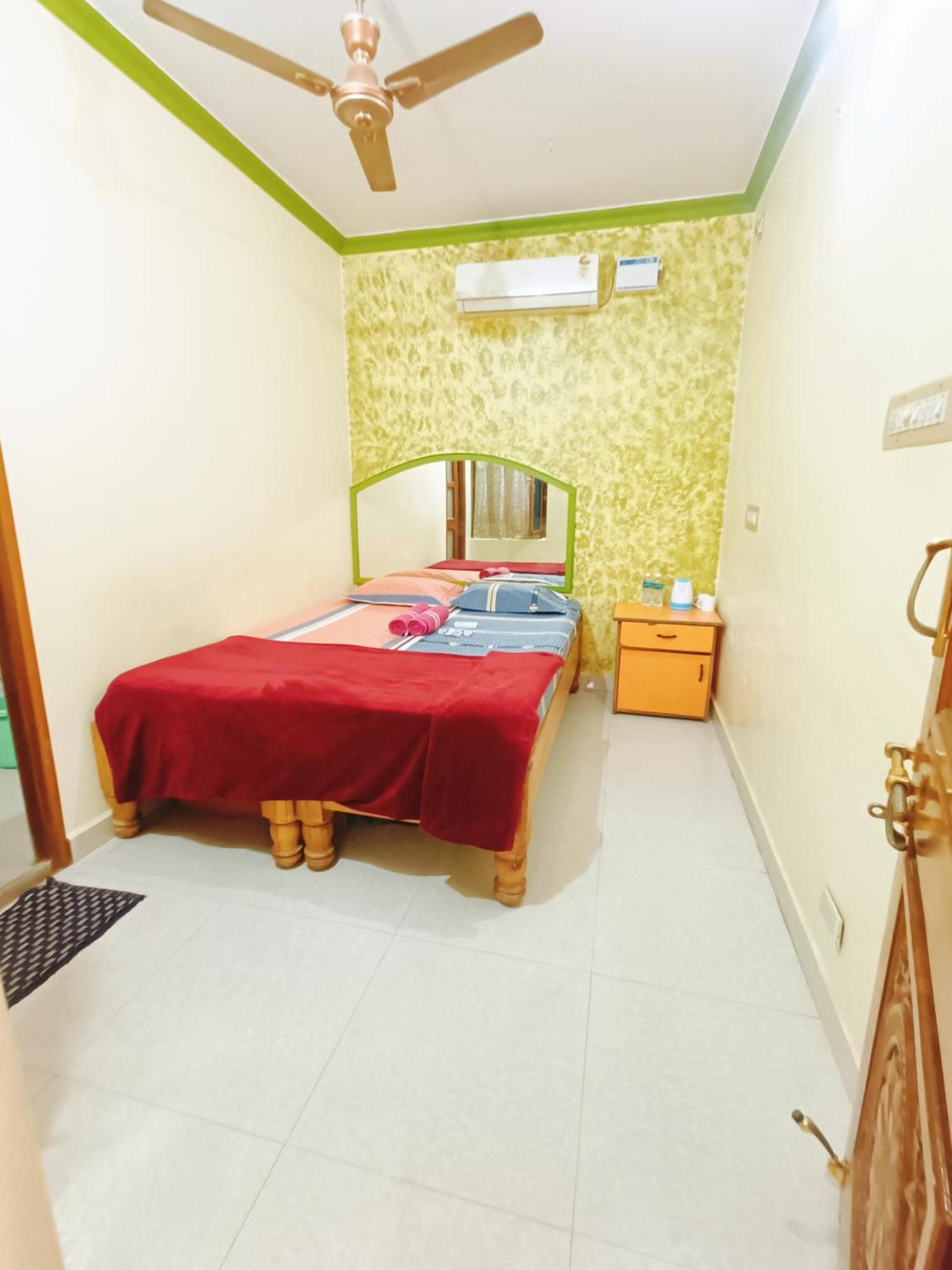 Thilak Home Stay Hampi Extérieur photo