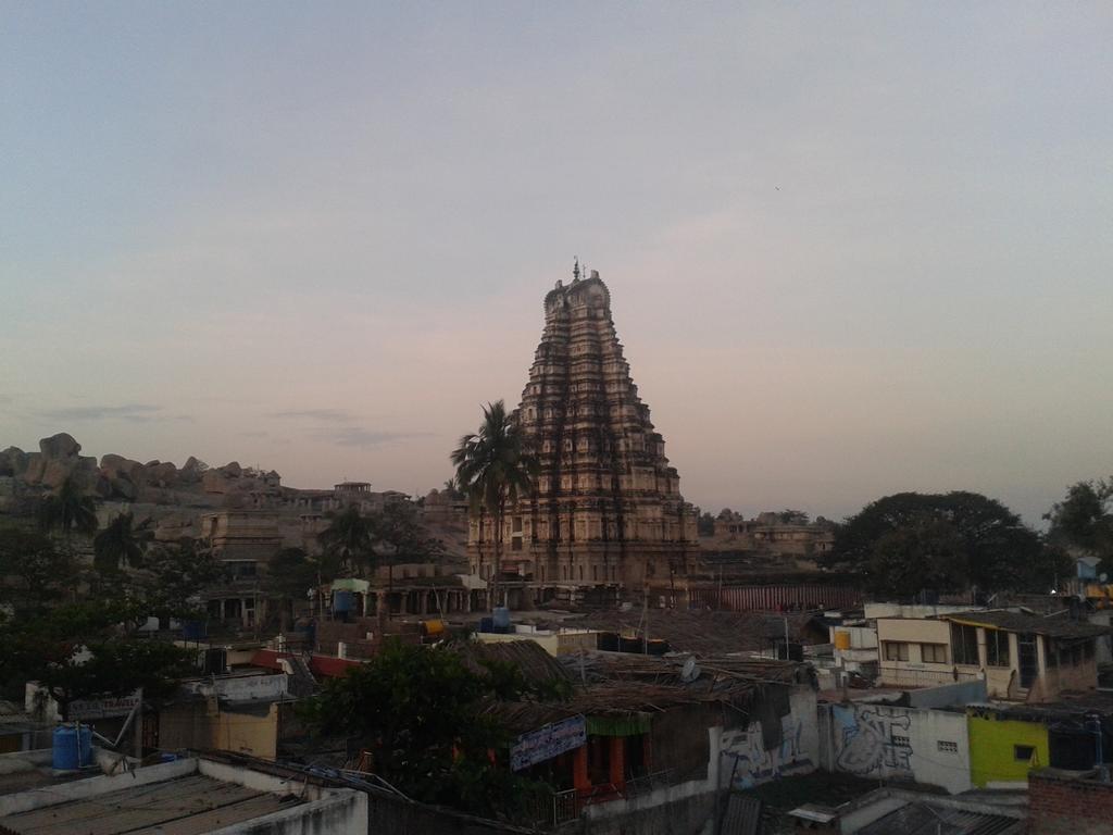 Thilak Home Stay Hampi Extérieur photo