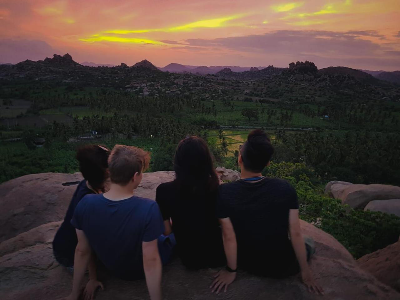 Thilak Home Stay Hampi Extérieur photo